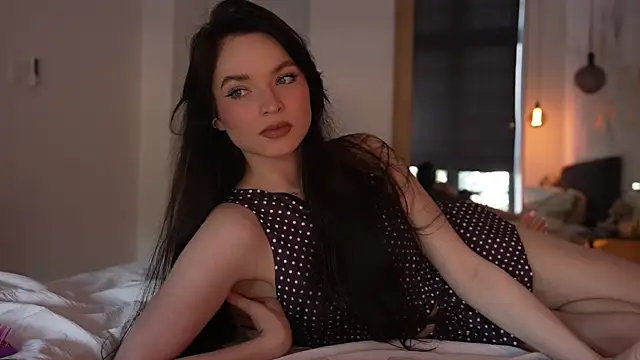 ibiddi (F young) - Glass dildo in pussy