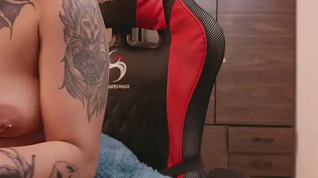 selene_red_ webcam