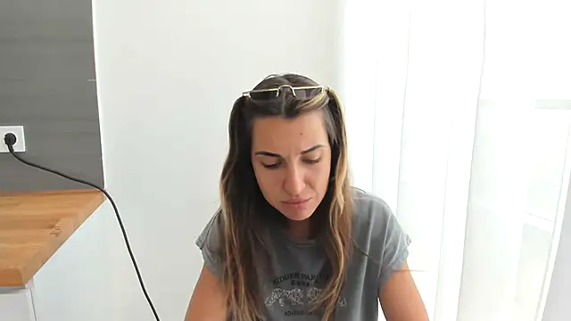 summmmersky1 live cam on StripChat