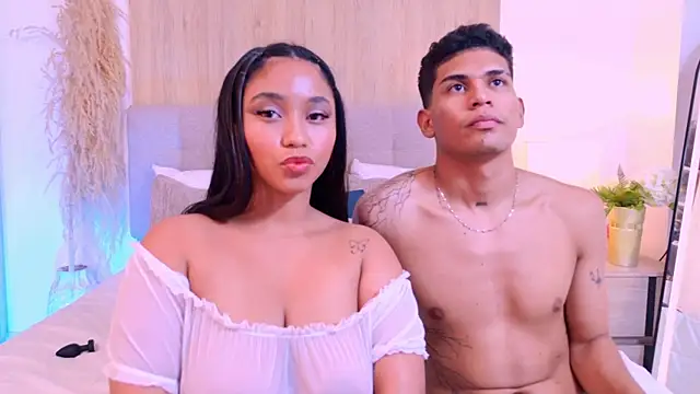 RoseAndDominic live cam on StripChat