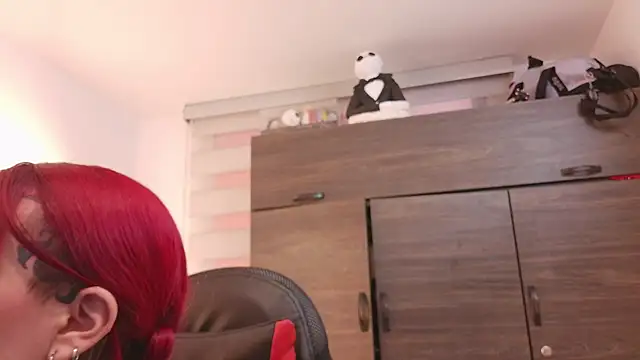 selene_red_ webcam