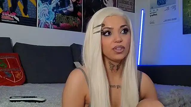 KiraQuinn1 webcam