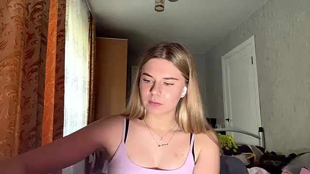 HoneysPiee live webcam show