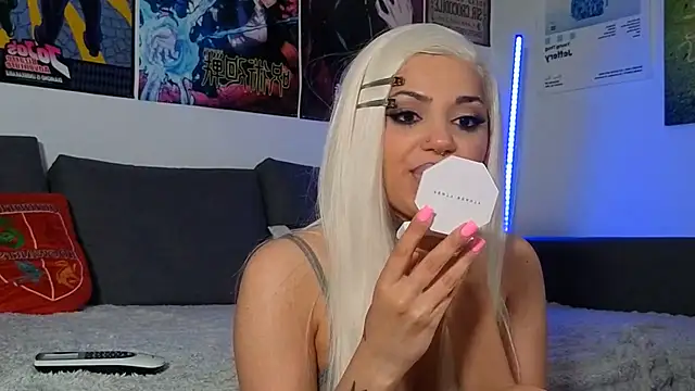 KiraQuinn1 webcam