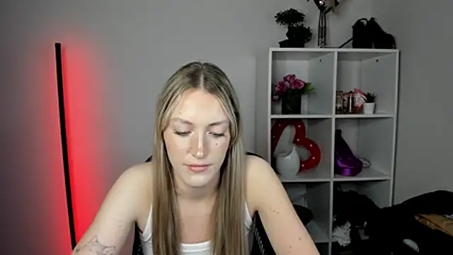 EvelynBlond webcam