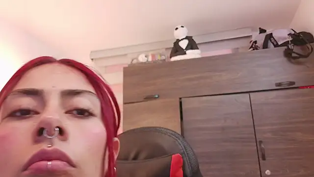 selene_red_ webcam