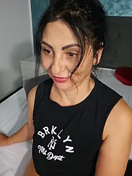 OhhhLauraxx Live Webcam on Stripchat