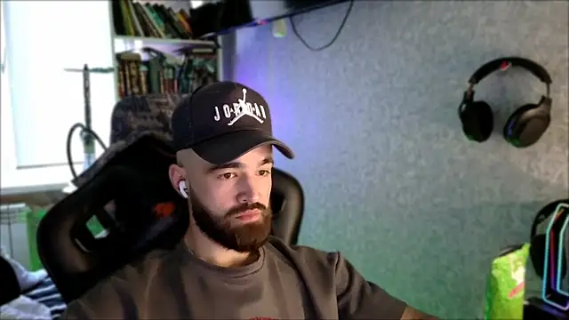 _Serious_Man webcam
