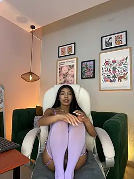 Tiffany_Low webcam
