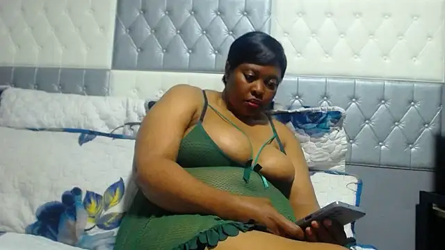 SEXYBUSTYEBONYXX webcam