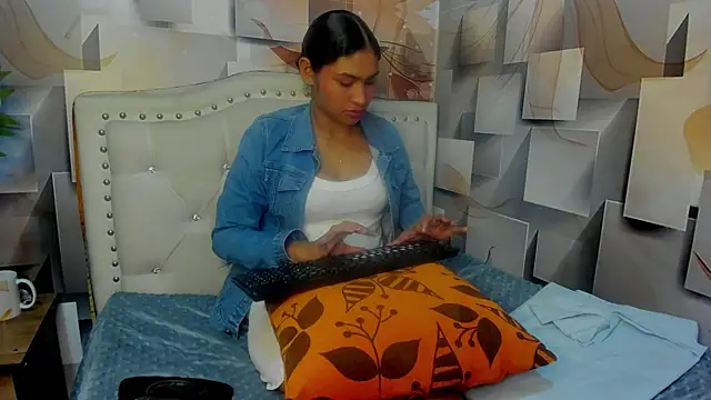 malaika_chalo webcam