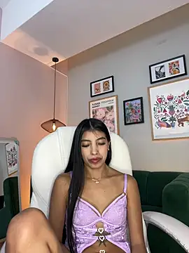 Tiffany_Low webcam