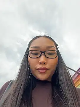 trytomakememoam live webcam show
