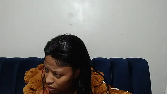 Youngling05 live cam on StripChat