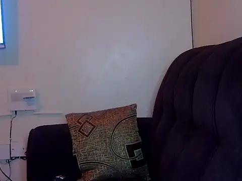 Sexy-suzy live cam on StripChat
