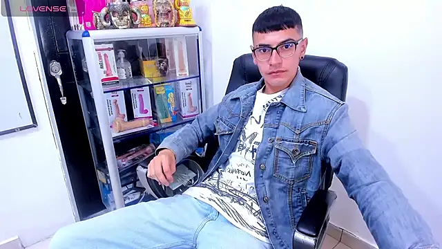 alexx_bigcockk - Alexx_bigcockk's free webcam - UK Sex Cams