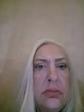 Julia20X live cam on StripChat