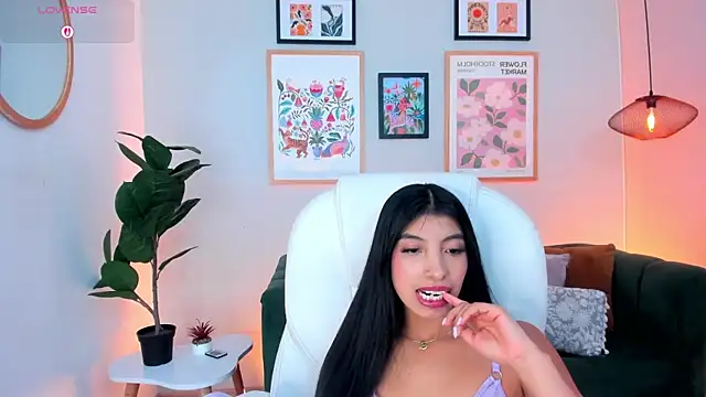 Tiffany_Low webcam