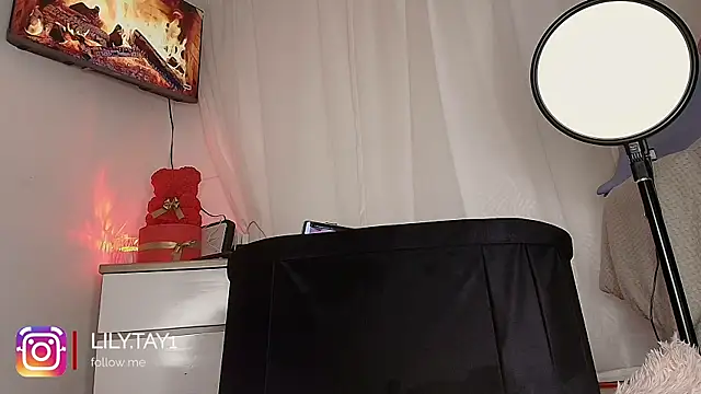 lily_tay_ webcam