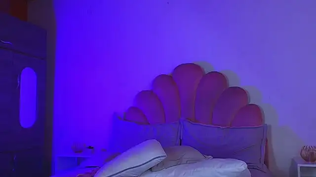 MiaColucci18 webcam