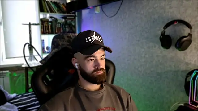 _Serious_Man webcam
