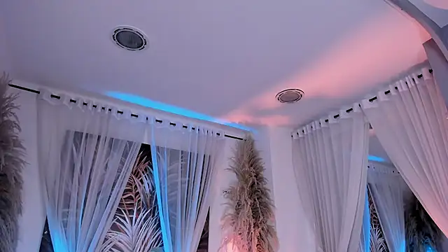 Nicolle_W webcam