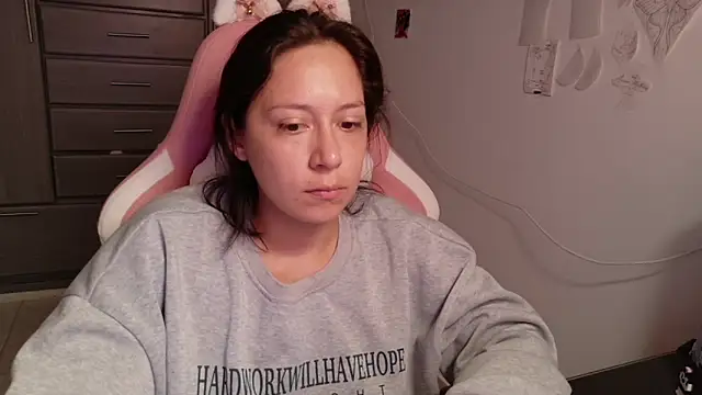 mommymiaws - MommyMiaWs's free webcam - UK Sex Cams
