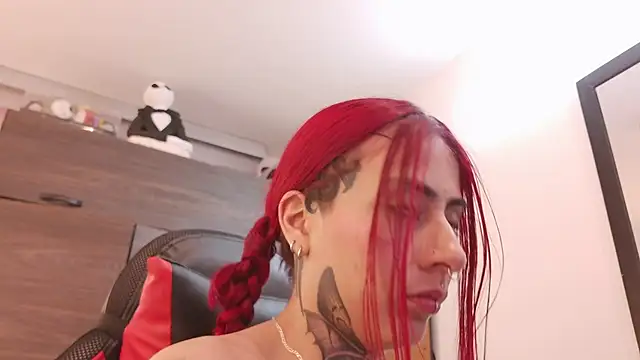 selene_red_ webcam