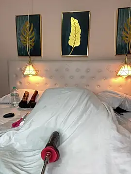 valerie_lya live cam on StripChat