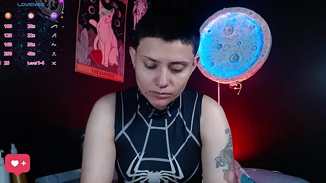 girl_intense444 webcam