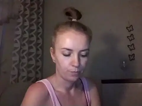 JenniferAlone live cam on StripChat