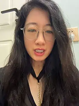 weiwei103 live cam on StripChat
