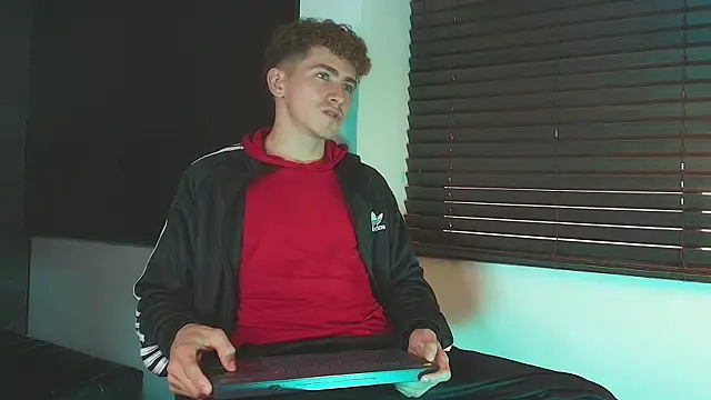 Tyler_Mcrey live sex cam