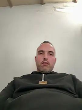 leon3875 - Leon3875's free webcam - UK Sex Cams