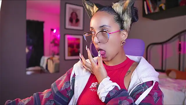 Millie_Volturi webcam