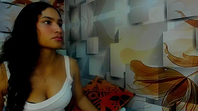 malaika_chalo live cam on StripChat