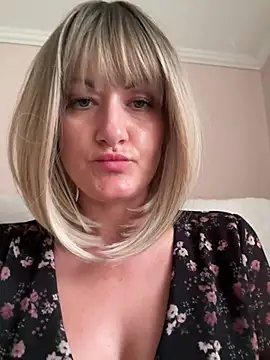 LunaFoxs live cam on StripChat