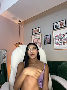 Tiffany_Low live cam on StripChat