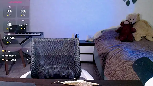 ember_lune live cam on StripChat