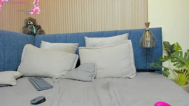 zara_milf live webcam show