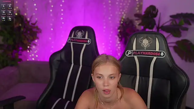 Selena_Glow live cam on StripChat