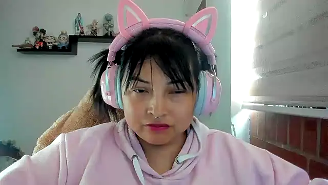 Shaddycute_ live cam on StripChat