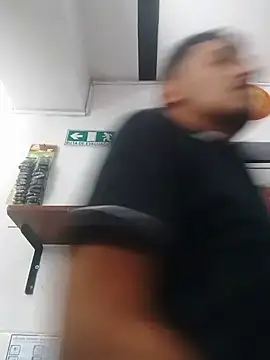 D1ogh0 live webcam show
