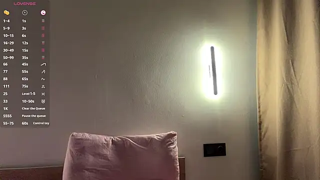 Ur_neighbor_Kira live webcam show