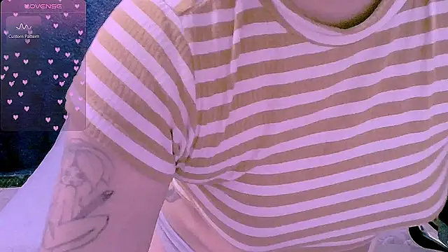 NinaYellow webcam