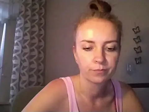 JenniferAlone webcam