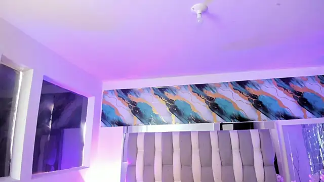IsaDiiaz live cam on StripChat