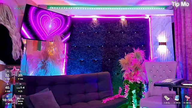 Queens_Wonders_Blonders live cam on StripChat