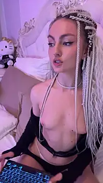 lerafox (F young) - shorts off