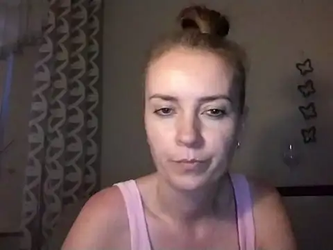 JenniferAlone webcam